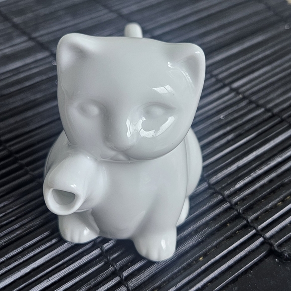 Mini Cat Shape Creamer White Glazed Porcelain Kitty Creamer - Picture 2 of 13